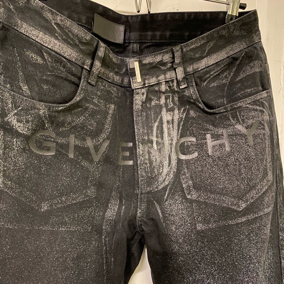 Givenchy - Picture 7 of 15